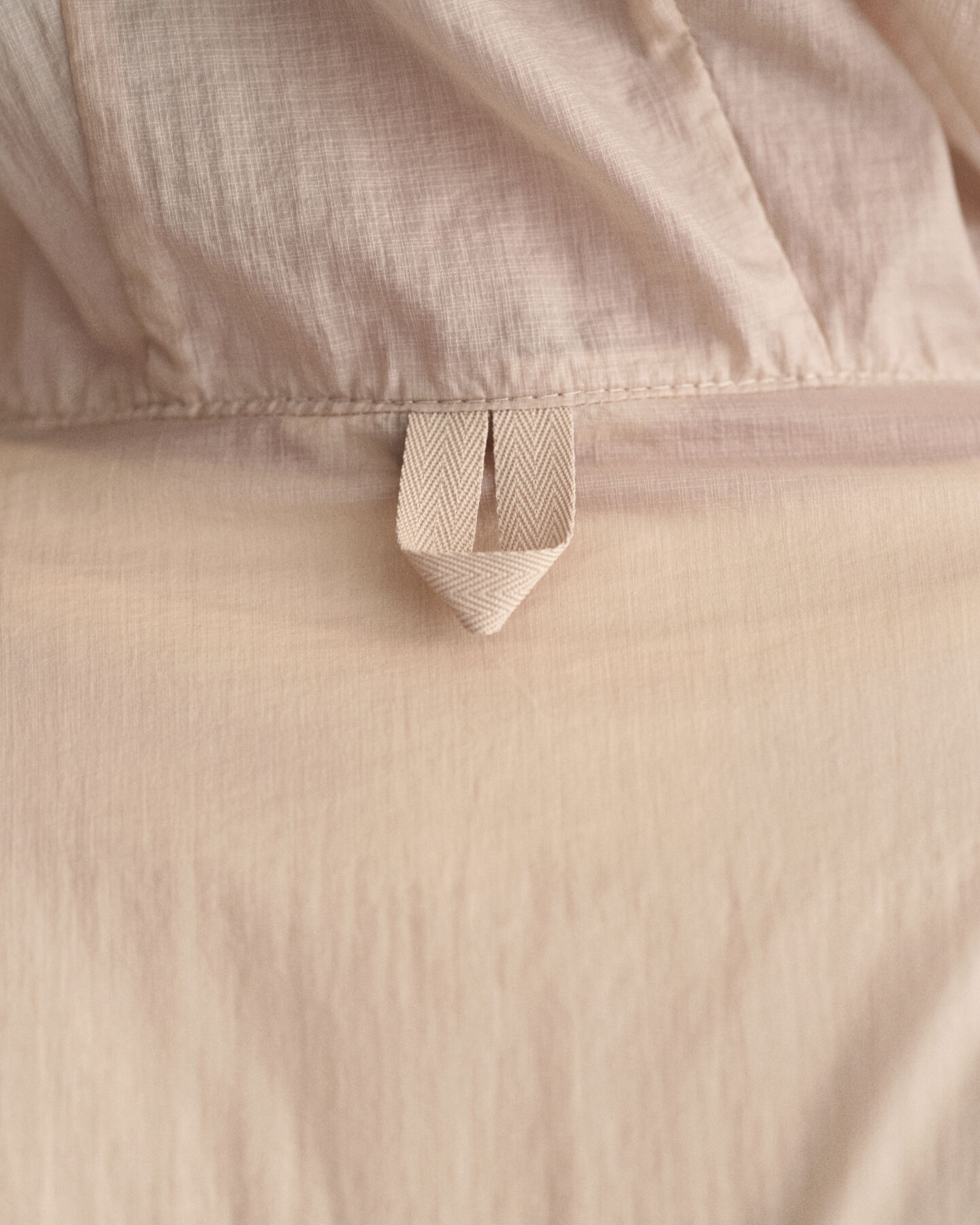 Casaco Windbreaker leve compactável