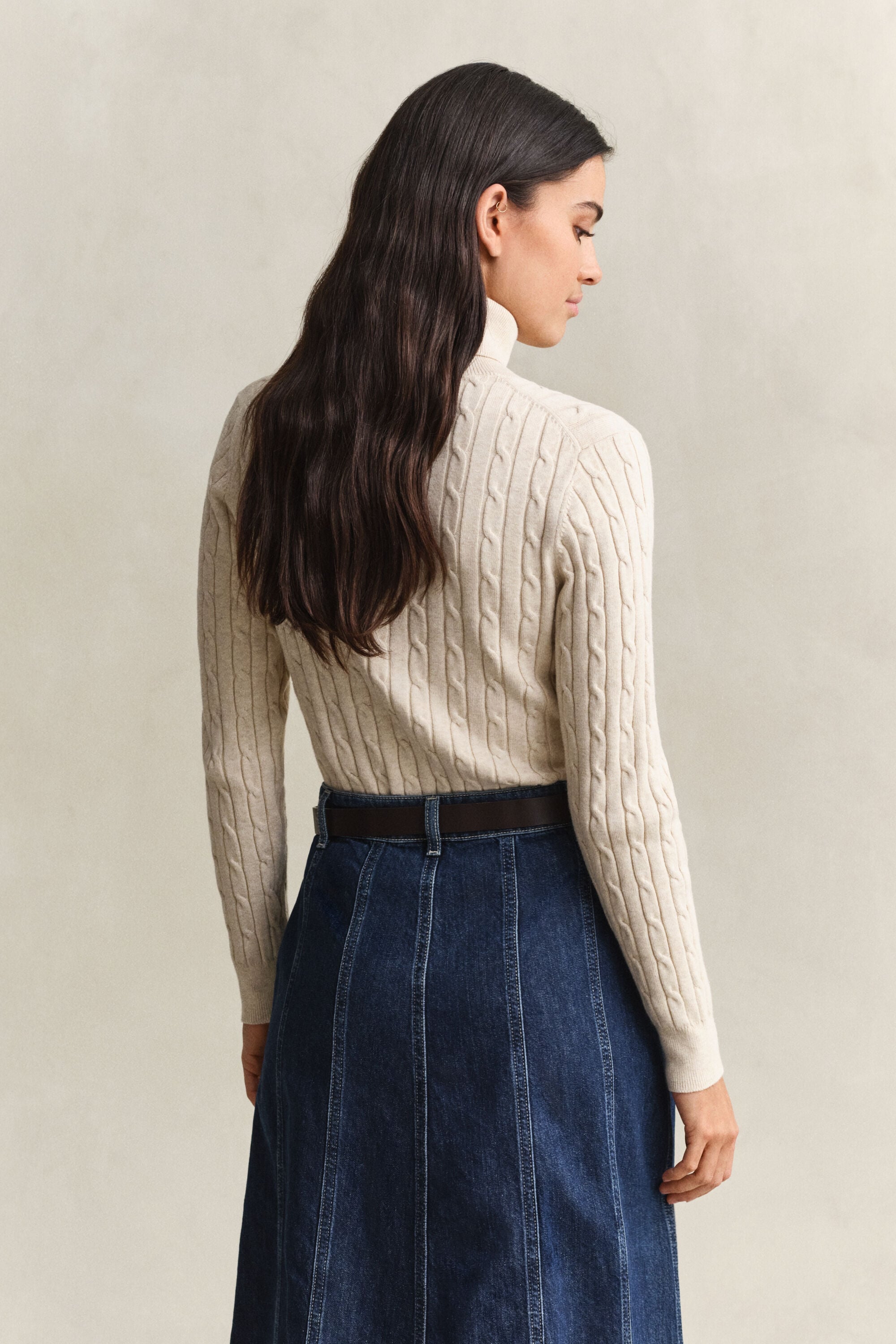 Camisola de gola alta em malha entrançada de algodão com elastano