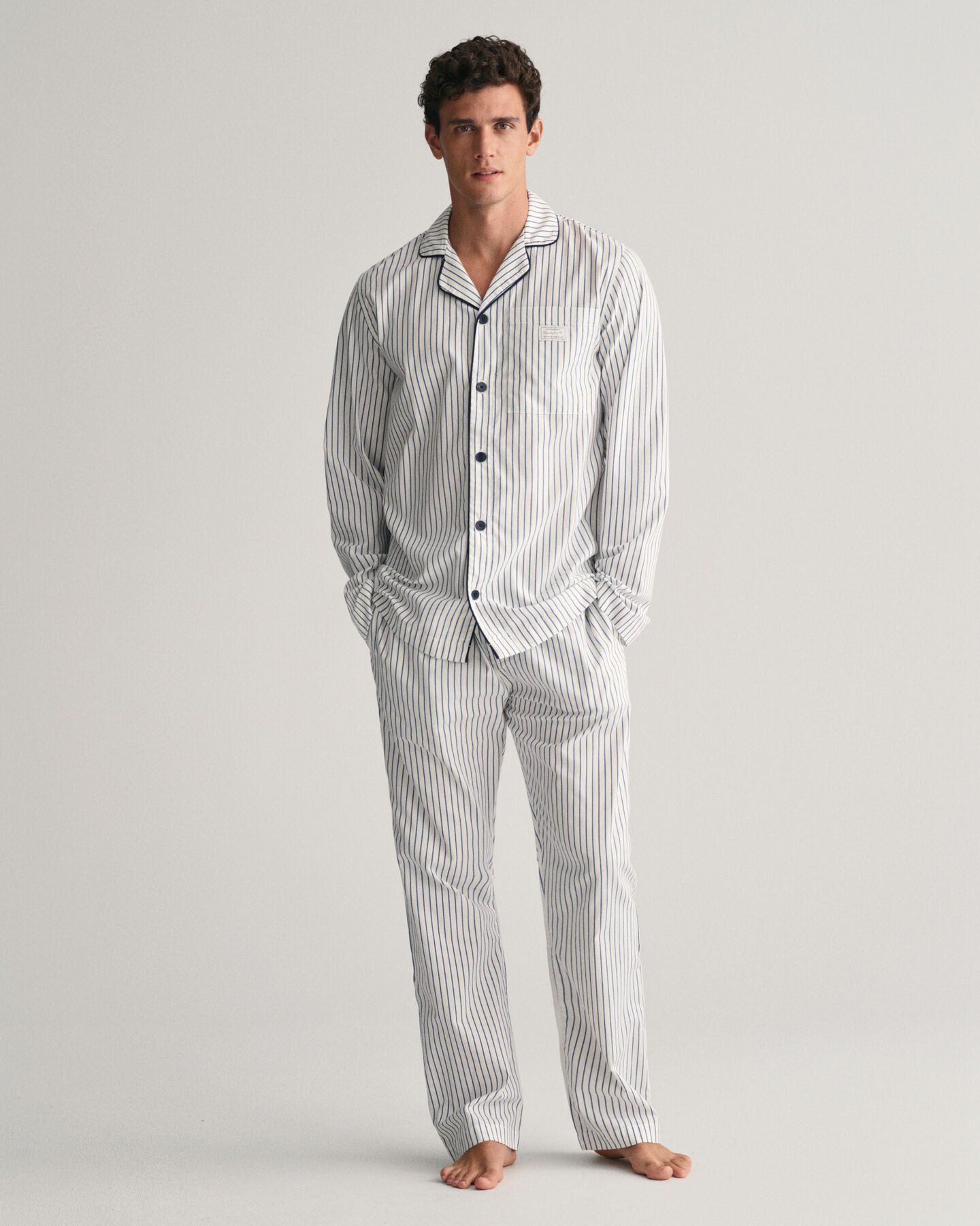 Caixa de presente com cal&ccedil;as e camisa de pijama &agrave;s riscas