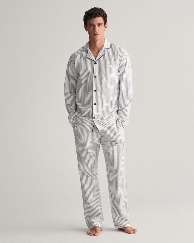 Caixa de presente com cal&ccedil;as e camisa de pijama &agrave;s riscas