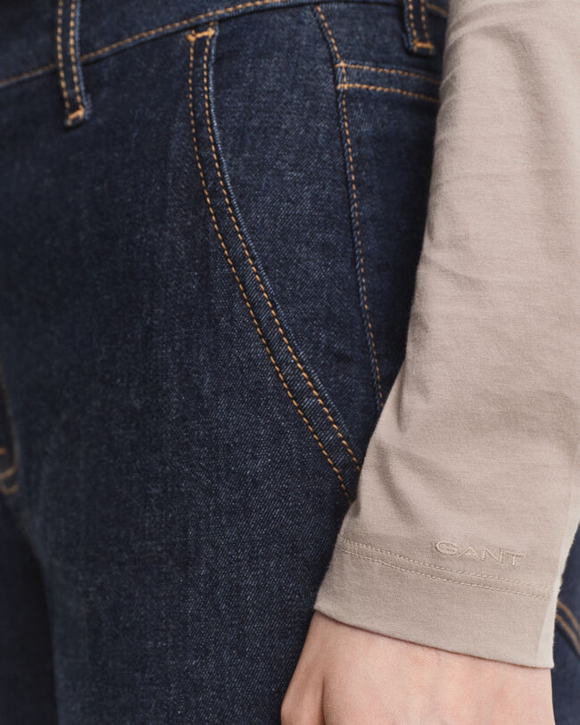 Top com gola alta em algodão leve