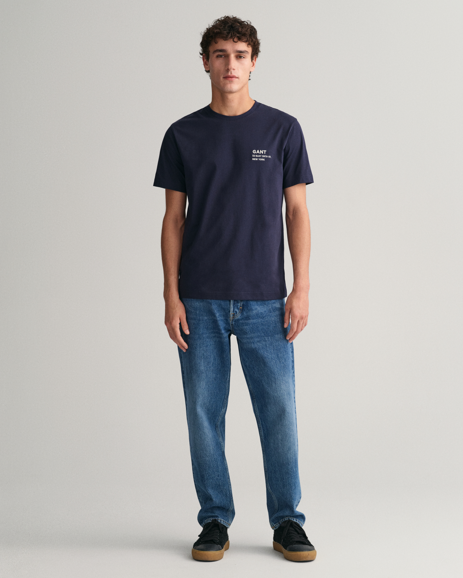 GANT Men Relaxed Fit Tapered Jeans ,
